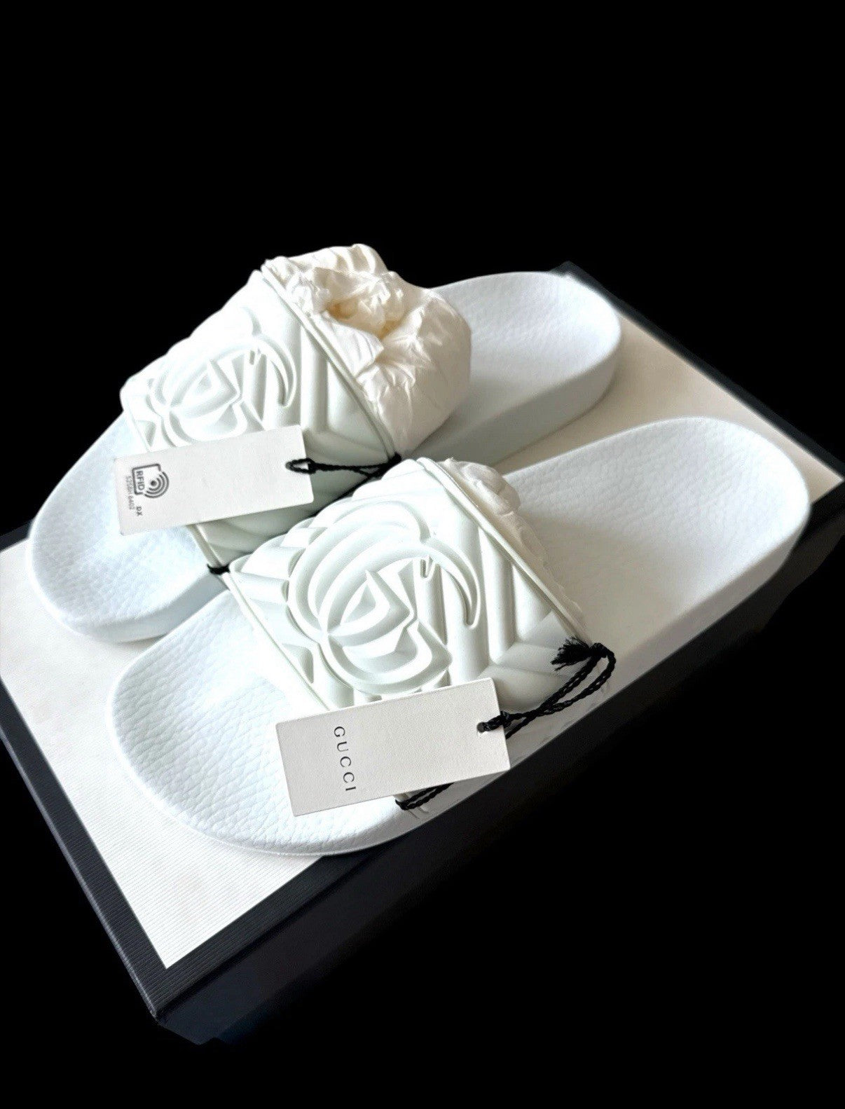‼️GUCCI SLIDES UNISEX SIZE 10! BRAND NEW WITH BOX/ BAGS ALL WHITE! SHIPS FAST⚡️