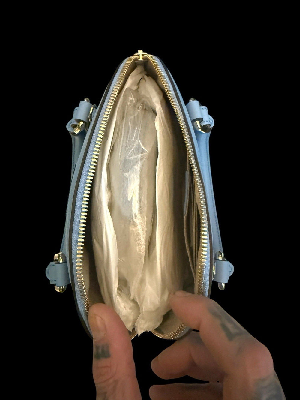 🌀 RARE NEW W/ TAGS GUCCI Baby Blue Microguccissima Leather Top Handle Bag💨